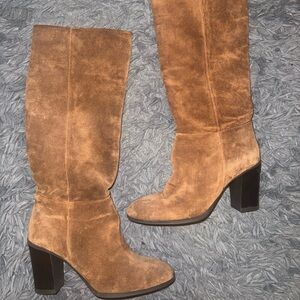 Heeled brown boots